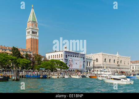 Le Campanile San Marco, du Palais des Doges, Le Palais des Doges, Venise, Vénétie, Italie Banque D'Images