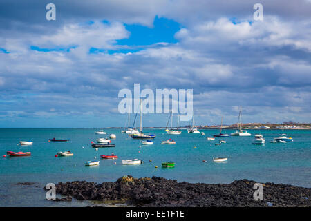 Bateaux dans Corralejo, Espagne Banque D'Images