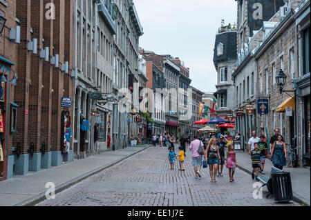 Rue pavée de la vieille ville de Montréal, Québec, Canada, Amérique du Nord Banque D'Images