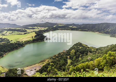 Vallée de Furnas, un site de sources chaudes bouillonnantes et fumerolles sur la capitale des AÇORES, île de Sao Miguel, Açores, Portugal Banque D'Images