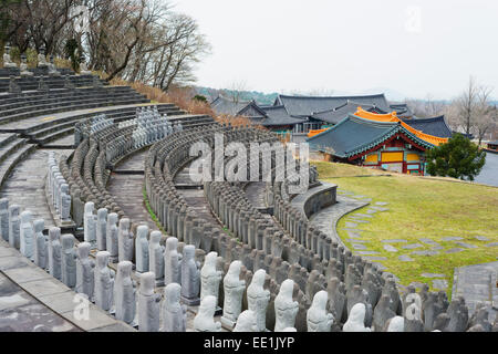 Statues, Gwaneumsa Temple Bouddhiste, l'île de Jeju, Corée du Sud, Asie Banque D'Images