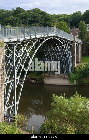 30m d'Ironbridge enjambant la rivière Severn à Ironbridge, UNESCO, Shropshire, Angleterre, Royaume-Uni Banque D'Images