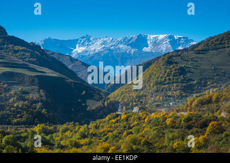 Les montagnes du Caucase à l'automne, la Tchétchénie, le Caucase, la Russie, l'Europe Banque D'Images