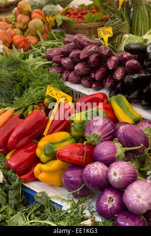 Les fruits et légumes pour la vente au Mercato di Campo de Fiori, Rome, Latium, Italie, Europe Banque D'Images