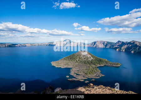 La fin de l'après-midi la lumière sur le lac de cratère du Crater Lake National Park, Oregon, États-Unis d'Amérique, Amérique du Nord Banque D'Images