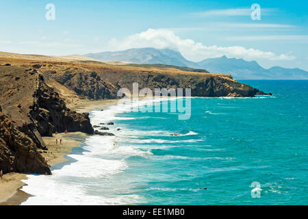 La Pared surf beach et parc naturel de Jandia montagnes au loin sur la côte sud-ouest, La Pared, Fuerteventura, Îles Canaries Banque D'Images