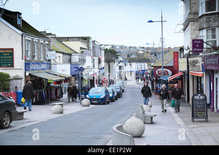 Une froide journée d'hiver dans le centre-ville de Newquay, Cornwall, England, UK. Banque D'Images