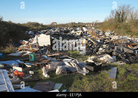 Les décharges sauvages à Purfleet, Essex. Banque D'Images