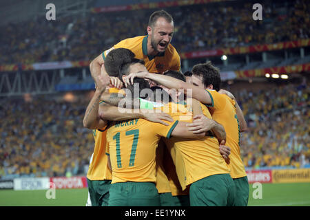 Sydney, Australie. 13 Jan, 2015. L'équipe australienne de célébrer un but au cours d'un groupe d'un match contre l'Oman à l'AFC Asian Cup à Sydney, Australie, le 13 janvier 2015. L'Australie a gagné 4-0. © Qiu Zhongquan/Xinhua/Alamy Live News Banque D'Images