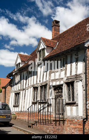 Royaume-uni l'Angleterre, dans le Suffolk, Lavenham, rue grange, l'étable, colombages médiéval Banque D'Images