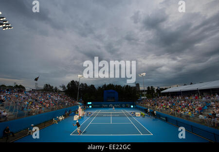 Sydney, Australie. 13 Jan, 2015. Garbiñe Muguruza de l'Espagne de jouer son deuxième match contre Agnieszka Radwanska au Sydney International d'APIA. Ken Rosewall Arena Sydney. Crédit : Tony Bowler/thats mon pic/Alamy Live News Banque D'Images