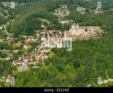 Vue aérienne : le Village et château de Castelnaud-la-Chapelle en Dordogne Banque D'Images