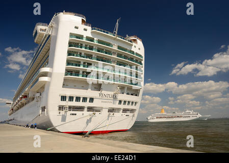 P&O Cruise ships Ventura et Oriana. Banque D'Images