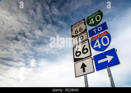 U.S. Route 66 et l'Interstate 40, la signalisation routière verticale, Arizona, USA Banque D'Images