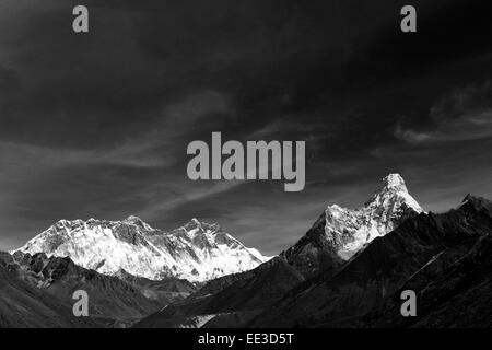 Des sommets enneigés du Mont Everest, Lhotse et l'Ama Dablam Montagne, Himalaya, UNESCO World Heritage Site, National Sagarmatha Banque D'Images