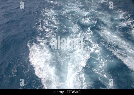 Laver à partir d'un bateau. Banque D'Images