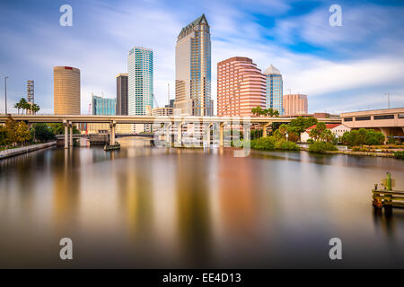 Tampa, Floride, USA centre de ville sur la rivière Hillsborough. Banque D'Images