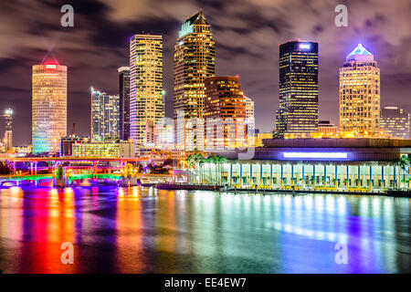 Tampa, Floride, USA centre de ville sur la rivière Hillsborough. Banque D'Images