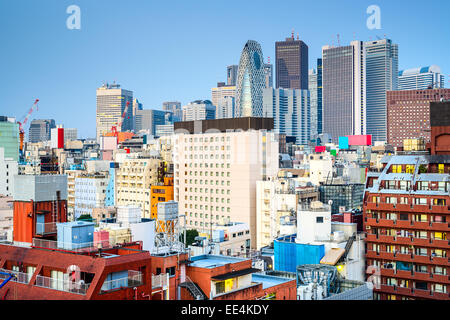 Tokyo, Japon cityscape à Nishi-shinjuku quartier gratte-ciel. Banque D'Images