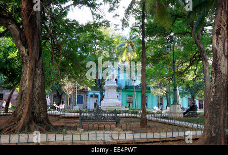 Statue de Miguel de Cervantes Saavedra et carré dans la Vieille Havane, Cuba Banque D'Images