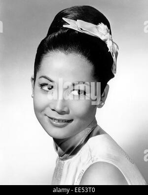 Nancy Kwan, Portrait publicitaire, sur-ensemble du film, 'Flower Drum Song', 1961 Banque D'Images