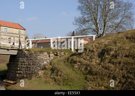 Le centre de Hutton-le-hole village et l'emplacement de l'Ryedale Folk Museum dans le North Yorkshire, en Angleterre. Banque D'Images