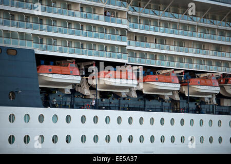 Close-up of bateau de croisière Celebrity Infinity, la baie de San Diego, San Diego, California USA Banque D'Images