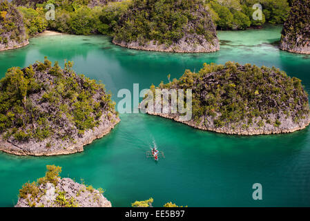 Vue panoramique de l'île de Penemu Raja Ampat, Indonésie Banque D'Images