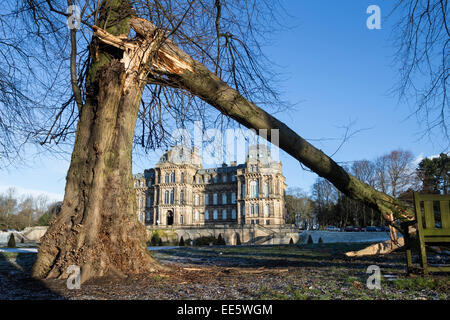 Bowes Museum, Barnard Castle, comté de Durham, Royaume-Uni. 14 janvier, 2015. Météo britannique. Après le mauvais temps des derniers jours, l'éclaircir commence au Bowes Museum de Barnard Castle. De forts vents et de fortes pluies sont attendues pour revenir ce soir. Crédit : David Forster/Alamy Live News Banque D'Images