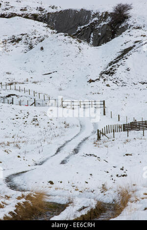 Ceredigion, pays de Galles, Royaume-Uni. 14 janvier, 2015. Des conditions hivernales persistent sur les hauteurs le long de l'A44 qui relie les Midlands à Aberystwyth, sur la côte de Ceredigion. Credit : atgof.co/Alamy Live News Banque D'Images