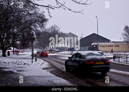 Dundee, Écosse, Royaume-Uni, le 14 janvier, 2015. UK Met Office : Météo alerte jaune Questions de fortes averses de neige pour disparaître progressivement Dundee devenir pluvieux et venteux ce soir. Plus d'accumulation de 2 à 5 cm de neige sont probablement au-dessus d'environ 100 m sur la moitié nord de l'Écosse où un autre 10 cm ou plus est probablement au-dessus de 200 m. Credit : Dundee Photographics/Alamy Live News Banque D'Images