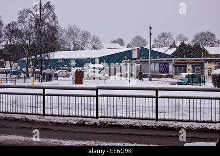 Dundee, Écosse, Royaume-Uni, le 14 janvier, 2015. UK Met Office : Météo alerte jaune Questions de fortes averses de neige pour disparaître progressivement Dundee devenir pluvieux et venteux ce soir. Plus d'accumulation de 2 à 5 cm de neige sont probablement au-dessus d'environ 100 m sur la moitié nord de l'Écosse où un autre 10 cm ou plus est probablement au-dessus de 200 m. Credit : Dundee Photographics/Alamy Live News Banque D'Images