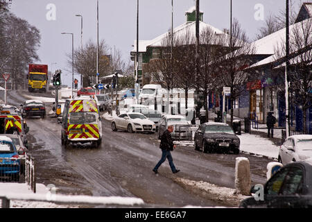 Dundee, Écosse, Royaume-Uni, le 14 janvier, 2015. UK Met Office : Météo alerte jaune Questions de fortes averses de neige pour disparaître progressivement Dundee devenir pluvieux et venteux ce soir. Plus d'accumulation de 2 à 5 cm de neige sont probablement au-dessus d'environ 100 m sur la moitié nord de l'Écosse où un autre 10 cm ou plus est probablement au-dessus de 200 m. Credit : Dundee Photographics/Alamy Live News Banque D'Images