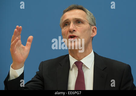 Berlin, Allemagne. 14 Jan, 2015. Le Secrétaire général de l'OTAN, Jens Stoltenberg parle lors d'une conférence de presse au cours de la conférence de presse à Berlin, Allemagne, 14 janvier 2015. PHOTO : MAURIZIO GAMBARINI/dpa/Alamy Live News Banque D'Images