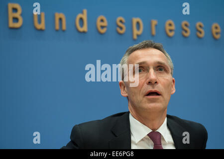 Berlin, Allemagne. 14 Jan, 2015. Le Secrétaire général de l'OTAN, Jens Stoltenberg parle lors d'une conférence de presse au cours de la conférence de presse à Berlin, Allemagne, 14 janvier 2015. PHOTO : MAURIZIO GAMBARINI/dpa/Alamy Live News Banque D'Images