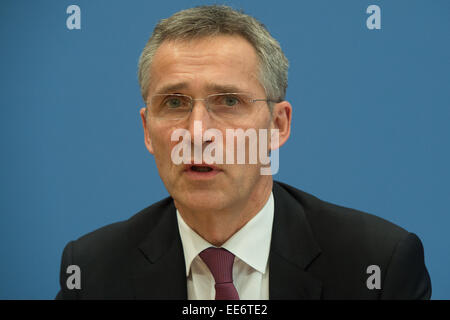 Berlin, Allemagne. 14 Jan, 2015. Le Secrétaire général de l'OTAN, Jens Stoltenberg parle lors d'une conférence de presse au cours de la conférence de presse à Berlin, Allemagne, 14 janvier 2015. PHOTO : MAURIZIO GAMBARINI/dpa/Alamy Live News Banque D'Images