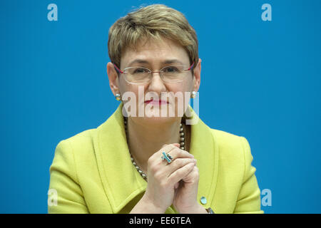 Berlin, Allemagne. 14 Jan, 2015. Oana Lungescu, porte-parole de l'OTAN parle lors d'une conférence de presse au cours de la conférence de presse à Berlin, Allemagne, 14 janvier 2015. PHOTO : MAURIZIO GAMBARINI/dpa/Alamy Live News Banque D'Images