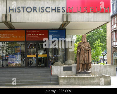 Deutschland, Hessen, Frankfurt am Main, nahe Roemerberg, Marktplatz, Historisches Museum, statue, Standbild, Kaiser Karl der Gro Banque D'Images