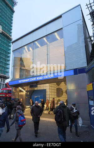 Tottenham Court Road, Londres, Royaume-Uni. 14 janvier 2015. La nouvelle station de Tottenham Court Road ouvre au public, il fait également partie de la traverse de réaménagement. Crédit : Matthieu Chattle/Alamy Live News Banque D'Images