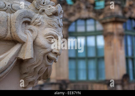 Statue de pierre Gros plan sur le palais Zwinger à Dresde, Allemagne Banque D'Images