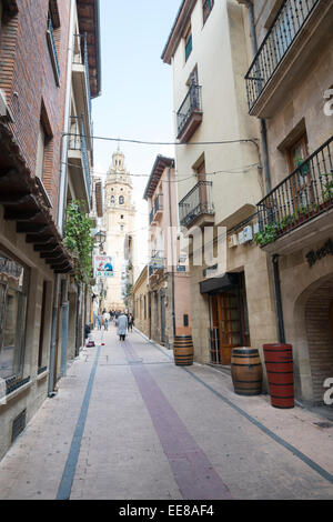 Une rue étroite et bâtiments de la ville de Haro, Espagne La Rioja Banque D'Images