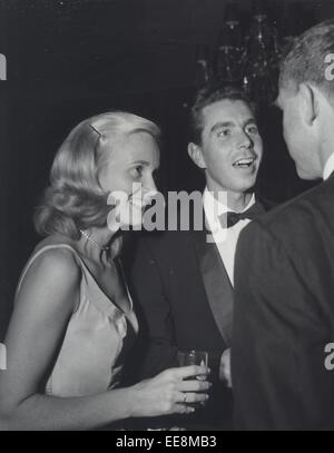 EVA MARIE SAINT avec mari Jeffrey Hayden à la fête, Beverly Hills 1957.Fourni par Photos, Inc. © Fourni par Globe Photos, Inc/Globe Photos/ZUMA/Alamy Fil Live News Banque D'Images