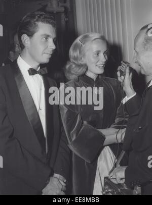 EVA MARIE SAINT avec mari Jeffrey Hayden lors de la première de Friendly Persuasion 1956.Fourni par Photos, Inc. © Fourni par Globe Photos, Inc/Globe Photos/ZUMA/Alamy Fil Live News Banque D'Images