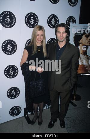 MIRA SORVINO avec Olivier Martinez à la projection spéciale d'Amnesty International avant la nuit commence à Laemmle Music Hall Los Angeles 2001.k20879mr. © Milan Ryba/Globe Photos/ZUMA/Alamy Fil Live News Banque D'Images