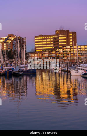 BC Central Credit Union Building, False Creek, Vancouver, British Columbia, Canada, Banque D'Images