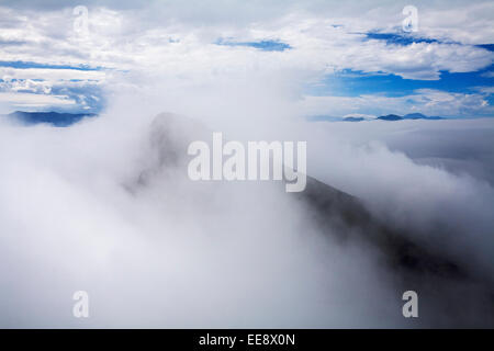 El Pico Norte ou la pointe nord du Cerro de La Silla Monterrey Mexique ci-dessus. Banque D'Images