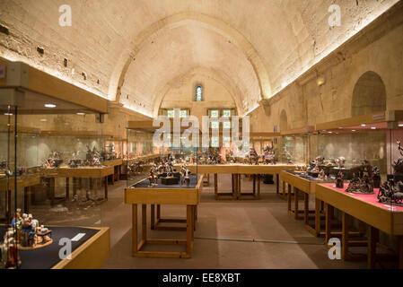 Salon International des Santonniers, noël français traditon, Église Saint Trophime, Arles, Bouches-du-Rhône, France Banque D'Images