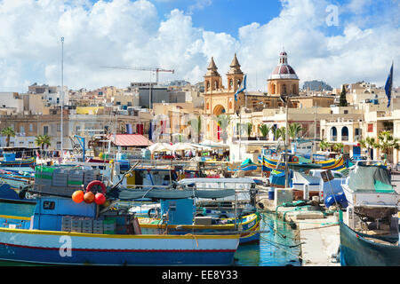 Bateaux de pêche dans le port de Marsaxlokk. Malte Banque D'Images