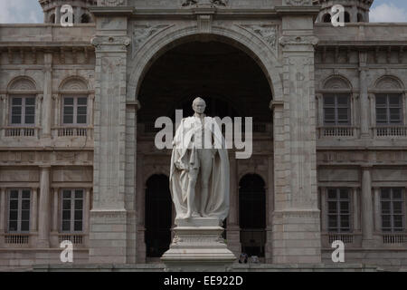 Statue de Lord Curzon au Victoria Memorial Hall, Kolkata, Inde. Banque D'Images