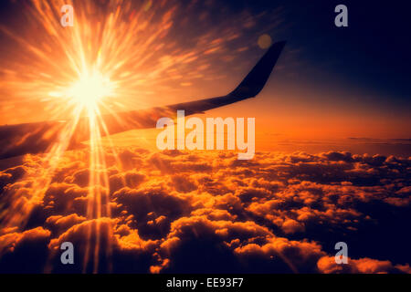 Vue d'aile d'avion dans l'air de l'intérieur de l'habitacle Banque D'Images